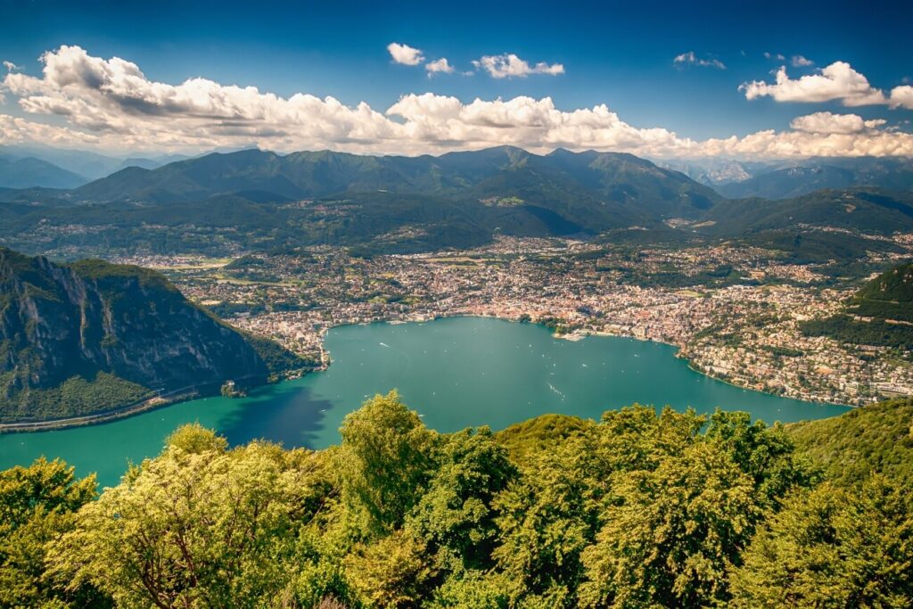 Góry we Włoszech jezioro como