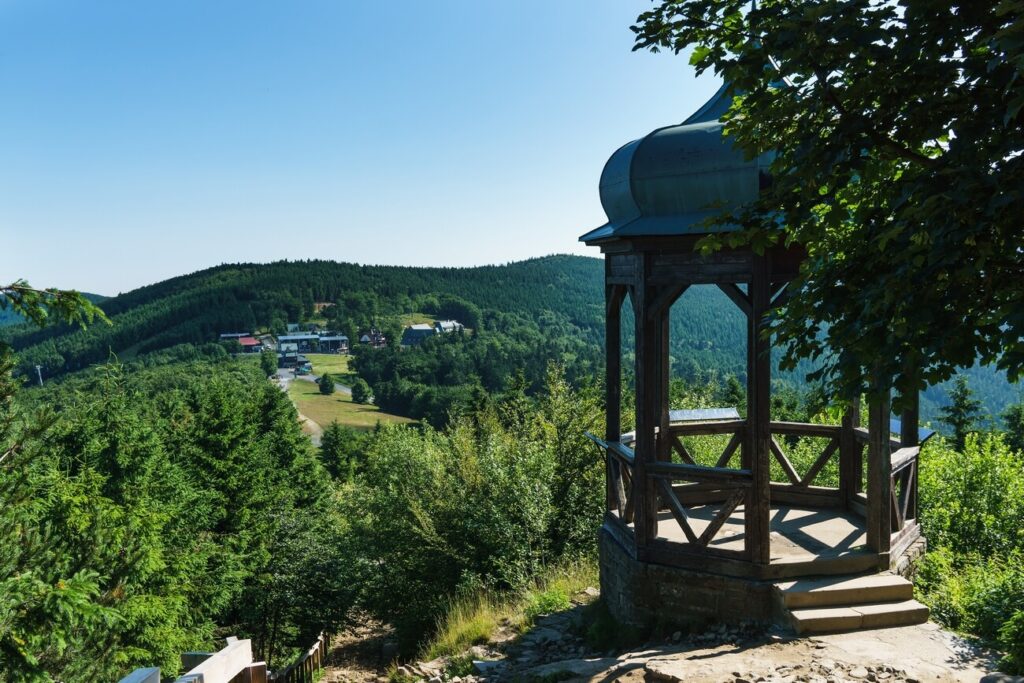 Przełęcz Pustevny letni widok na przełęcz