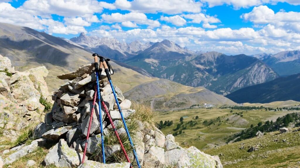 kijki trekkingowe przydatne podczas wędrówki