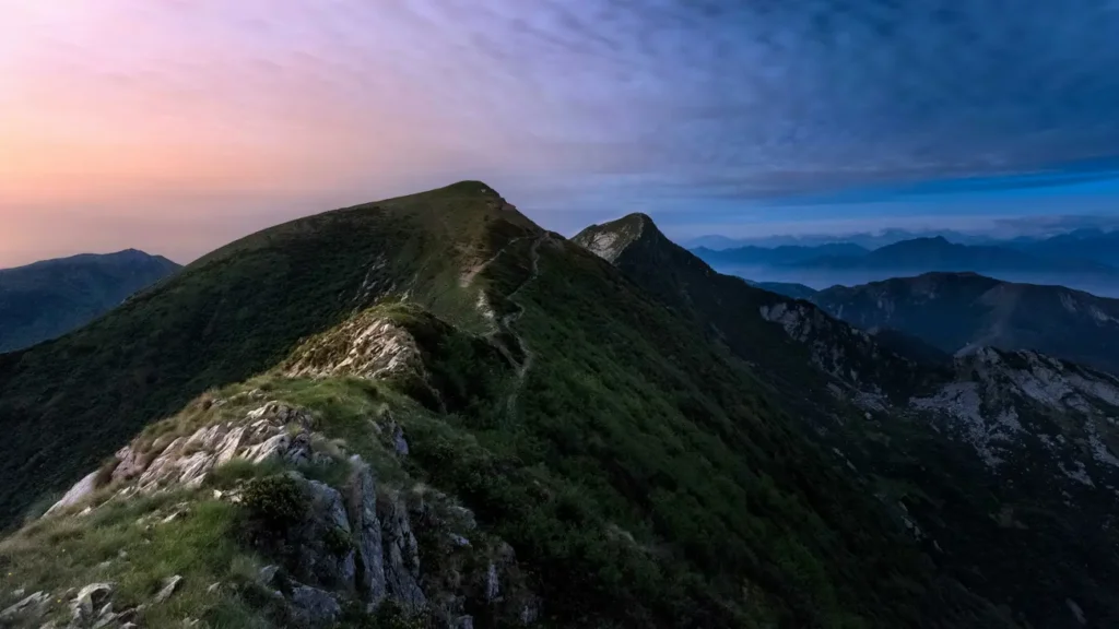 Monte Tamaro o wschodzie słońca