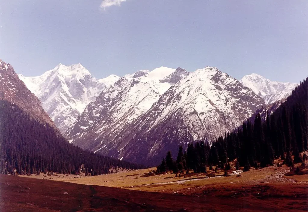 Tienszan w oddali